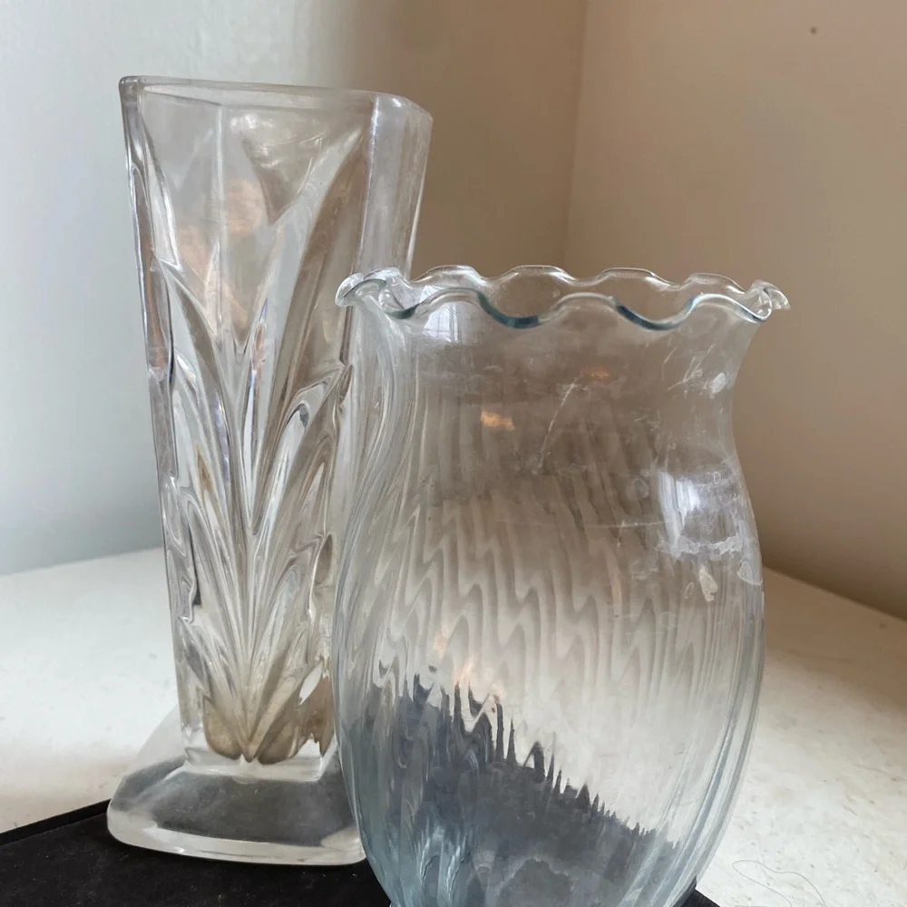 lot of 2 clear flower vases